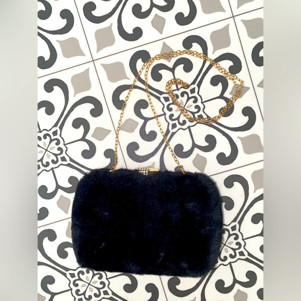 BLACK FUR CLUTCH/CROSSBODY